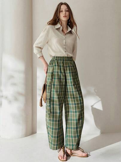 Aveloria Modichic Woven Fabric, Elastic Waist For Shaping The Figure, Versatile Style, Casual Look. Ladies' Striped Round-Kidney Pants With A Curved Cut.