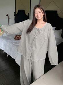 Dazy Plus 时尚条纹撞色蕾丝蝴蝶结宽松上衣和裤子休闲睡衣套装，适合春秋季穿着。 - 灰色 - 查看 9