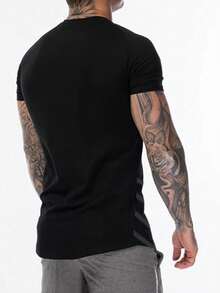 Manfinity Sport PWRUP 男友风格男士字母图案插肩袖运动 T 恤健身上衣、压缩、全息、纯色、运动、反光健身上衣压缩衬衫透气 - 黑色 - 查看 2