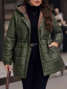 SHEIN LUNE Manteau d'hiver en polaire à capuche avec cordon de serrage à la taille et poches, grande taille. Manteau d'hiver pour femmes, idéal pour Noël. Manteau long pour femmes. Manteau femme vert olive. Vêtement d'extérieur femme chaud et coupe-vent, confortable et polyvalent.