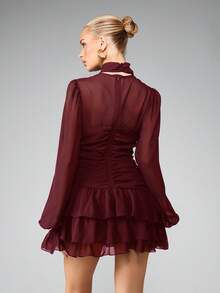 MISSGUIDED 露背吊带褶皱腰身迷你连衣裙，层叠荷叶边下摆，长袖雪纺材质，适合派对晚宴场合 - 酒紅色 - 查看 2