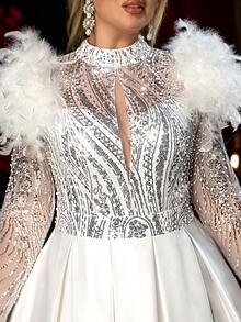 Glamrae 大码优雅浪漫宫廷风白色高领长袖薄纱镂空奢华串珠拼接A字婚纱，露背系带装饰 - 白色 - 查看 2