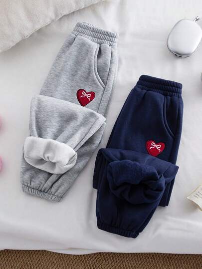 Genkimix Kids Set de 2 pantalones de felpa con puños para niñas pequeñas, con bordado de corazón, en combinación de rosa y gris, versátiles para uso diario y deportivo, para otoño