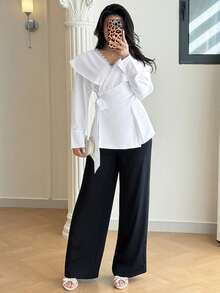 Modelyn 不对称落肩系带蝴蝶结装饰腰部荷叶边拼接优雅休闲上衣，适合日常穿着、派对和假日活动。 - 白色 - 查看 4