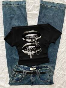 Attitoon Y2K 女款黑色露肩短袖T恤，饰有嘻哈嘴唇和十字架图案 - 褶皱腰部紧身设计，适合春夏穿着，可用于上学、街头、Grunge、朋克、嘻哈、舞蹈、运动、音乐会、派对、约会以及全年叠穿。 - 黑色 - 查看 6