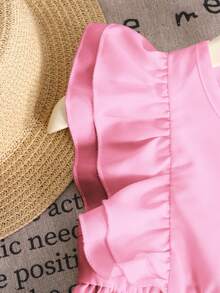 SHEIN Genkimix Kids Bộ 2 món gồm áo không tay bèo nhún đơn giản dễ thương cho bé gái và quần jean đính đinh tán thời trang. - Hồng - Xem 3