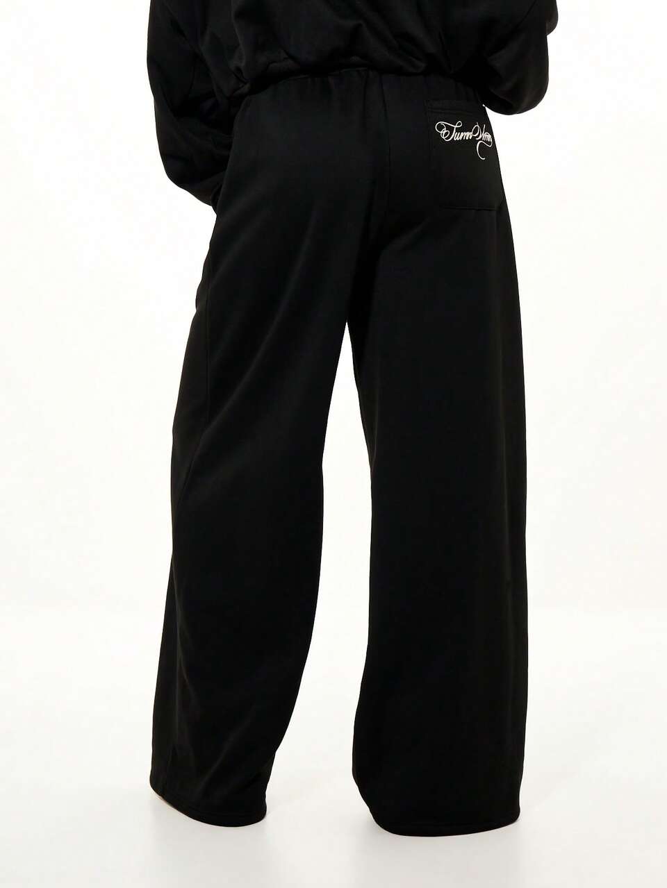 SUMWON WOMEN Joggers holgados con estampado bordado y pernera ancha