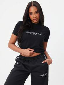 BABYPHAT Logo Lounge 短款短袖圆领棉混纺休闲宽松版型，适合夏季和春季穿着。 - 黑色 - 查看 7