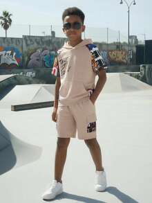 SHEIN Fantacosmos 青少年男孩字母圖案拉幫袖連帽衫和短褲