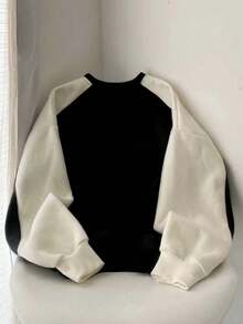 Resyla Plus Size Women's Contrast Color Raglan Sleeve Sweatshirt