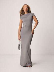 MISSGUIDED 精致的垫肩露背紧身长裙，适合晚宴和特殊场合 - 灰色 - 查看 1