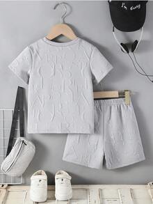SHEIN Vacaura 3件套幼儿男童套装：字母针织提花休闲短袖T恤、短裤和包包，适合日常休闲外出，春夏皆宜。 - 淺灰色 - 查看 2