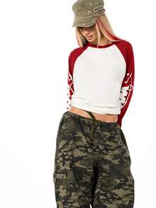 SUMWON WOMEN 女士长袖棒球插肩T恤，星形印花，撞色袖子，休闲街头风上衣 - 紅色 - 查看 6