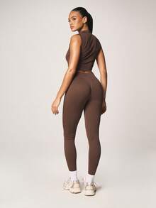 MISSGUIDED Conjunto de dos piezas a juego de top corto con cremallera acanalado y leggings sin costuras de cintura alta para hacer ejercicio, ropa deportiva de otoño e invierno - Marrón - Ver 2