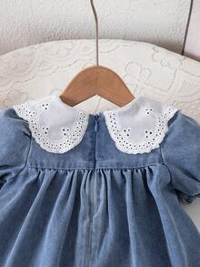 SHEIN Baby GirlContrast Ruffle Collar Blue Denim Puff Sleeve Smock Dress,Spring Outfits, Summer Outfits,Casual And Fashionable Vacation Outfits,Street Wear,2000s Style  ,Comfortable And Soft Denim,Vacation Outfits,Vacation Dress,Bow Dress,Daisy Dress,Round-Neck Dress - Light Wash - View 9