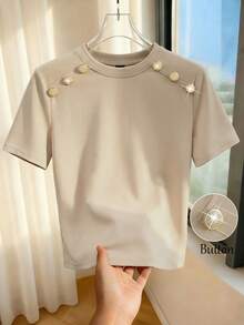 Everyssa 女士夏季针织弹力修身圆领常规肩部短袖装饰纽扣收腰时尚优雅休闲T恤 - 杏色 - 查看 1