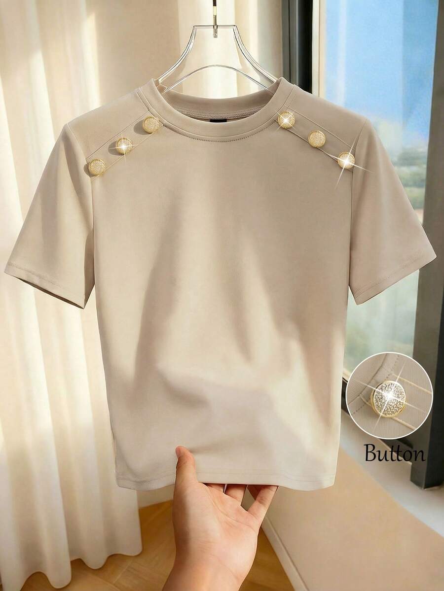 Everyssa 女士夏季针织弹力修身圆领常规肩部短袖装饰纽扣收腰时尚优雅休闲T恤 - 杏色 - 查看 1