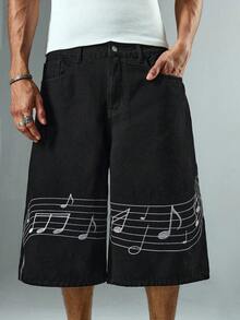 ROMWE MEN Street Life شورتات جينز واسعة الساق مطرزة بنوتة موسيقية للرجال