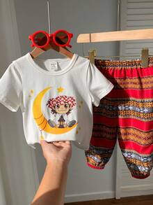 SHEIN Set de 2 piezas de camiseta de manga corta blanca con estampado lindo de niño y pantalones de linterna a rayas retro para bebé niño, patrón floral tradicional casual y versátil, adecuado para primavera/verano, festivales y celebraciones - Burdeos - Ver 4