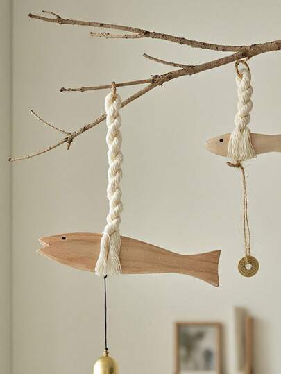 Madebyblanc 1 pieza Decoración de pared estilo mediterráneo, colgadores de peces, cuerdas de algodón de madera maciza, pequeñas campanas de peces, carillones de viento, decoración creativa para el hogar, adecuada para decoración de pared y puerta de madera rural y de granja