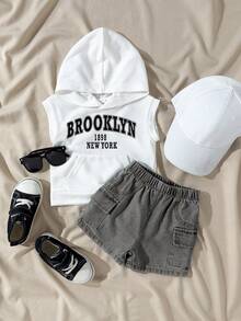 SHEIN Bộ quần áo thường ngày 2 món cho bé trai, gồm 1 áo hoodie trắng in chữ không tay có túi và 1 quần short denim xanh có chun lưng, có túi. Thích hợp cho các hoạt động thường ngày, thể thao, đi chơi, du lịch. - trắng - Xem 8