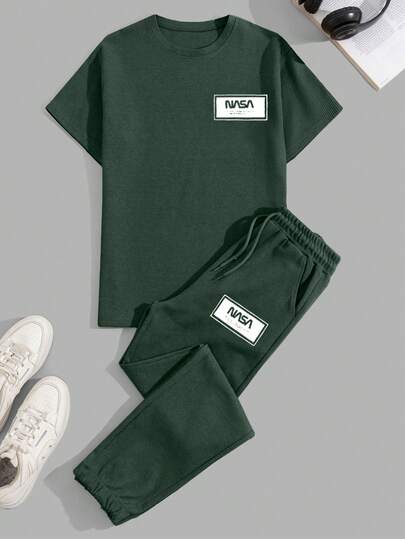 EURMUSE Men Letter Printed Waffle Fabric Regular T-Shirt & Pants Set