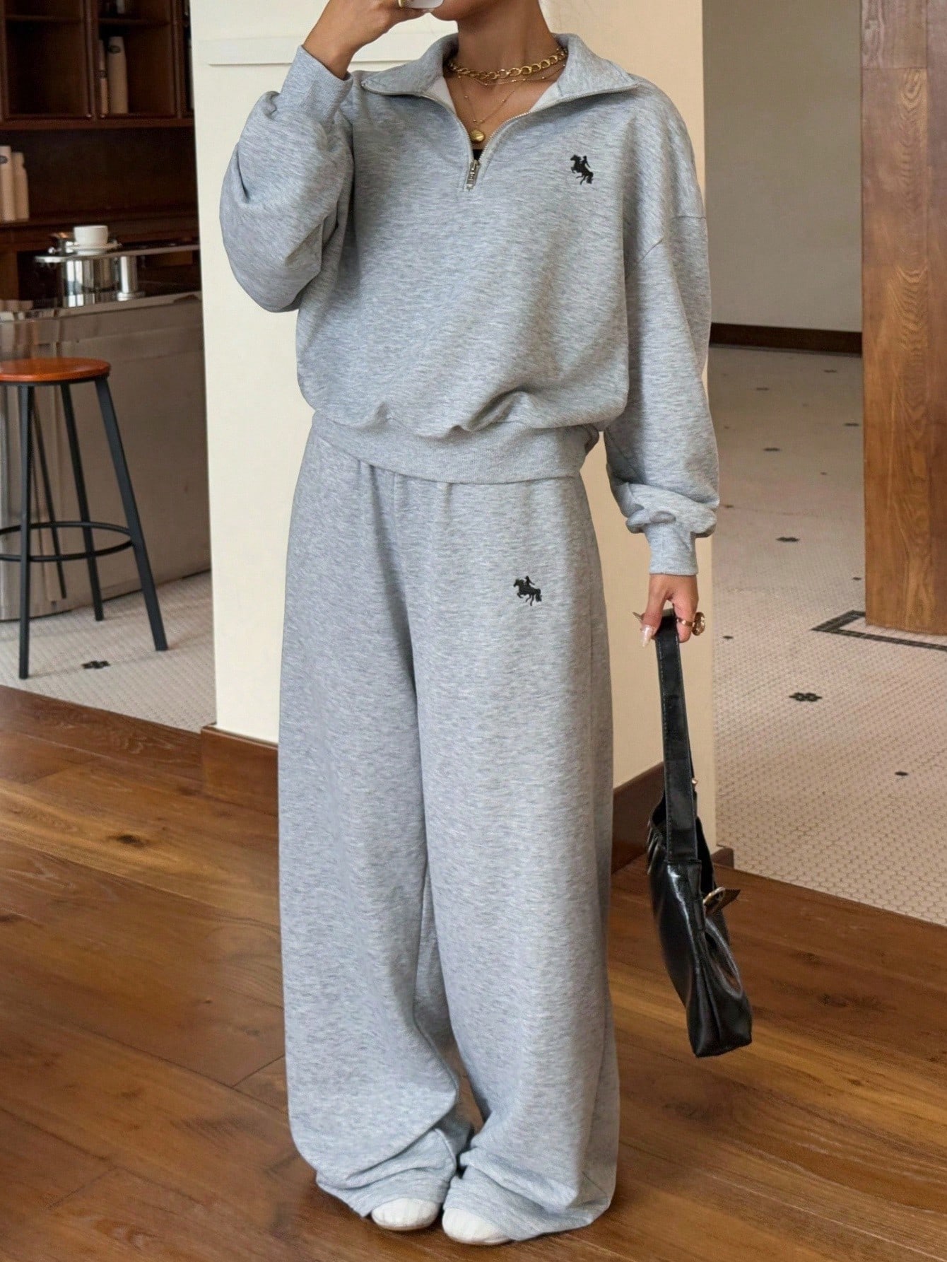 SHEIN EZwear طقم بلوزة بياقة عالية مطرزة نصف سحاب...