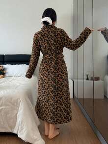 SHEIN 女士休闲豹纹提花抓绒长款睡袍，披肩领，系带腰身外套，秋冬款 - 彩色 - 查看 2