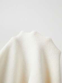 Ellegaria. 新款白色针织连衣裙，圆领珍珠饰边，短袖，修身包臀廓形。竖条纹罗纹针织纹理，高弹力，亲肤舒适，无束缚感。纯白色散发着温柔、精致的优雅气质。适合约会、通勤、下午茶等各种场合。精致的珍珠饰边更添优雅气质。修身廓形凸显曲线，罗纹纹理增添触感趣味。适合春夏穿着。 - 杏色 - 查看 3