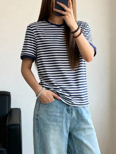 Manfinity Unisex Randig t-shirt med smal passform och rund hals, sommar, för män