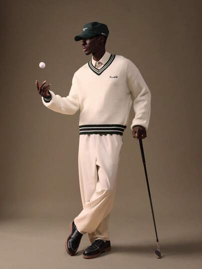  Suéter de punto clásico de cuello en V acanalado para hombres regulares de SUMWON con ribete a rayas blanco y verde oscuro de estilo de cricket de manga larga