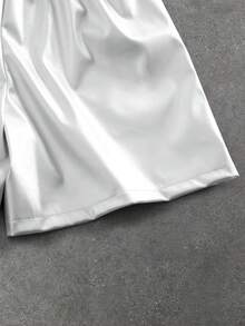 ROMWE MEN Street Life Pantalones cortos de hombre con estampado de letras, cintura con cordón y PU brillante plateado - Plateado - Ver 12