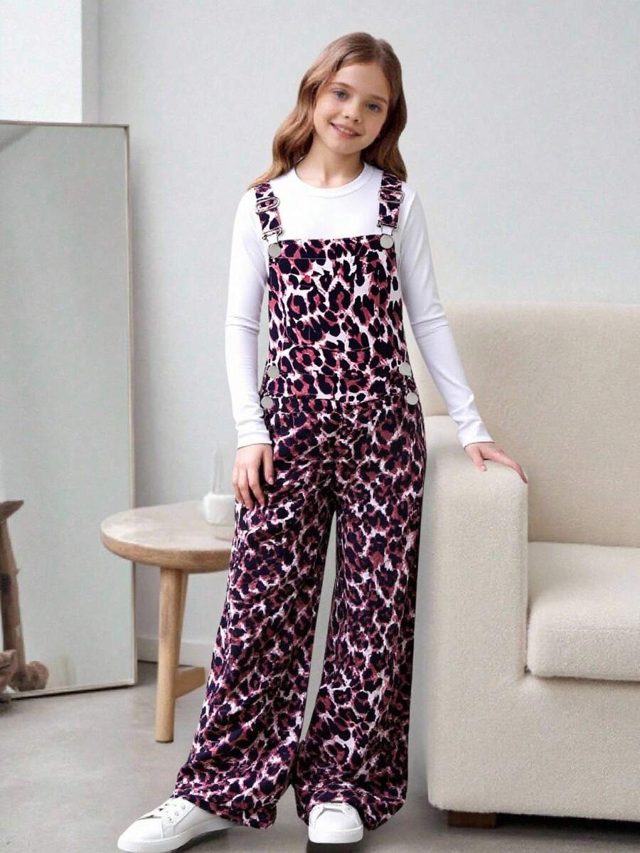 SHEIN 2 pièces/Set Pantalon à bavette imprimé léopard polyvalent et décontracté & T-shirt long blanc pour préadolescentes avec poche sur la poitrine et deux poches sur le pantalon, convient pour les sorties d'automne/hiver, les voyages, les achats, la marche - Multicolore - Voir 1