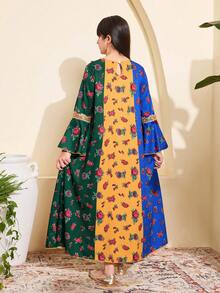 Vestido largo tradicional de niña del Medio Oriente, con base verde, amarilla y azul con estampado floral rojo, dulce y elegante, con detalles de adorno floral dorado, cuello con flor y mangas de campana, adecuado para festivales tradicionales, ocasiones especiales y fotografía - Multicolor - Ver 2