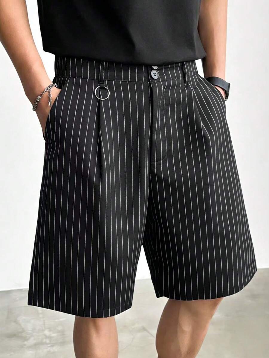 Manfinity Hypemode 男士青年街头风多功能单品：条纹褶皱双扣宽松休闲短裤，适合街头穿搭、日常休闲、周末郊游、音乐节、派对等各种青年社交场合。这款短裤是男士衣橱中不可或缺的百搭单品，也是送给男友或丈夫的绝佳礼物。 - 黑色 - 查看 1