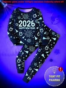 1 set Jeune garçon Édition limitée 2026 Pyjama à manches longues ajusté avec imprimé phosphorescent, Pyjama ajusté (Ce produit nécessite une exposition à la lumière UV pour briller. La version ajustée est petite, veuillez commander une taille au-dessus si vous êtes préoccupé) - Bleu marine - Voir 5