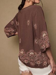 Freevana Blouse décontractée de vacances avec broderie florale pour grandes tailles - Marron - Voir 6