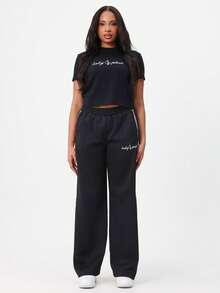 BABYPHAT Logo Lounge 短款短袖圆领棉混纺休闲宽松版型，适合夏季和春季穿着。 - 黑色 - 查看 6