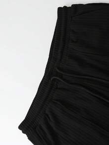 Manfinity Homme Men's Elegant Black Ribbed Fabric Short Sleeve Zip-Up Polo Shirt And Drawstring Elastic Waist Shorts 2-Piece Set, Suitable For Dates, Casual Vacations, Dining, Office, Business, Popular Spring/Summer Style, Great For Self-Wear Or Gift - Black - View 3