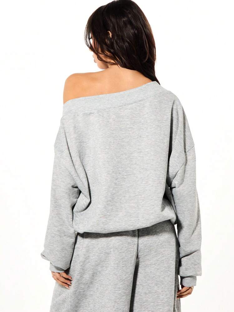 SUMWON WOMEN Sweat-shirt à épaules dénudées avec texte en écriture cursive