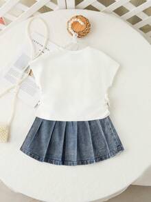 SHEIN Playful Pals 女婴白色蝴蝶结短袖T恤搭配蓝色牛仔百褶裙套装，休闲时尚，适合春秋季穿着，可用于上学、聚会、日常穿着、旅行和通勤。 - 彩色 - 查看 2