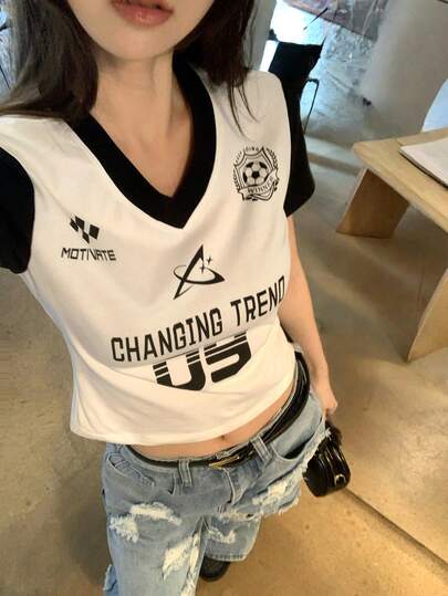 DAZY Women's V-Neck Casual Street Style Korean Contrast Color Letter Print Short Sleeve T-Shirt