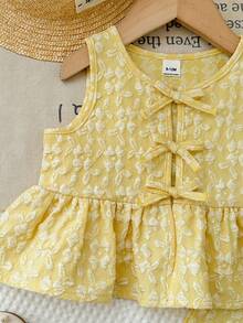 SHEIN LMoss Kids 女婴夏季度假提花蝴蝶结装饰荷叶边下摆上衣和裤子套装 - 黃色 - 查看 4