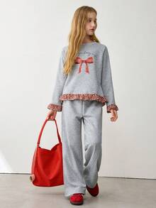SHEIN Conjunto de dos piezas para niñas preadolescentes de primavera y otoño, 2026 Moda: Blusa de manga larga con estampado de moño y diseño de tela a cuadros, top casual de manga larga cómodo y pantalón de pierna ancha - Gris Claro - View 4