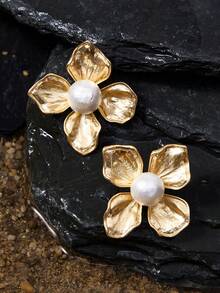 Opalesca 1 Pair Fashionable & Elegant Flower Shaped Pearl Inlaid Earrings For Women,Outfits,Old Money,Wedding/Bridal Accessories,Western Jewelry,Fairycore/Fairy,Pearl,Fall/Autumn/Winter,For Mom/Women/Girl/Mother,Elegant - Gold - View 2