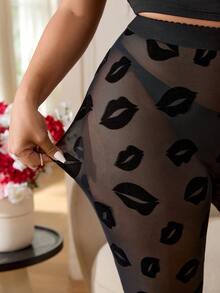 Solflare Mẫu quần legging cỡ lớn màu đen jacquard lưới co giãn cao cấp, chất liệu nhung, họa tiết môi, thích hợp cho các buổi đi chơi thường ngày, tiệc tùng, hẹn hò, sinh nhật và nhiều dịp khác, thuộc bộ sưu tập Xuân/Hè 2026. - màu đen - Xem 6