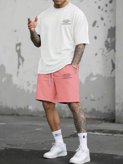 Manfinity Homme Ensemble t-shirt casual à manches courtes col rond avec imprimé slogan et short à cordon de serrage pour hommes