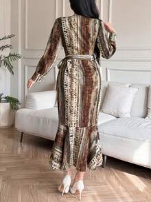 DAZY Đầm maxi nữ cổ chữ V in họa tiết toàn thân, thắt eo, tay dài, kiểu dáng thanh lịch, thích hợp cho mùa hè. - màu nâu - Xem 3