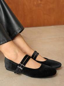 Rosivie Women Casual Versatile Commute Simple Buckle Flats Valentine's Day - Black - View 4