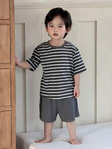 DAZY 2件組男嬰條紋圓領短袖上衣與短褲睡衣套裝 春季幼兒 - 黑與白 - 查看 9